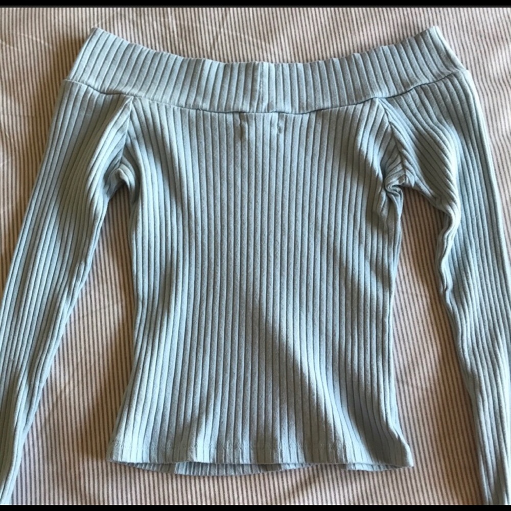 Off the shoulder UO top w/cape sleeves